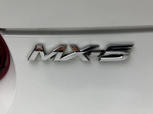 Used 2017 MAZDA MX-5 Miata RF Grand Touring RWD image 10