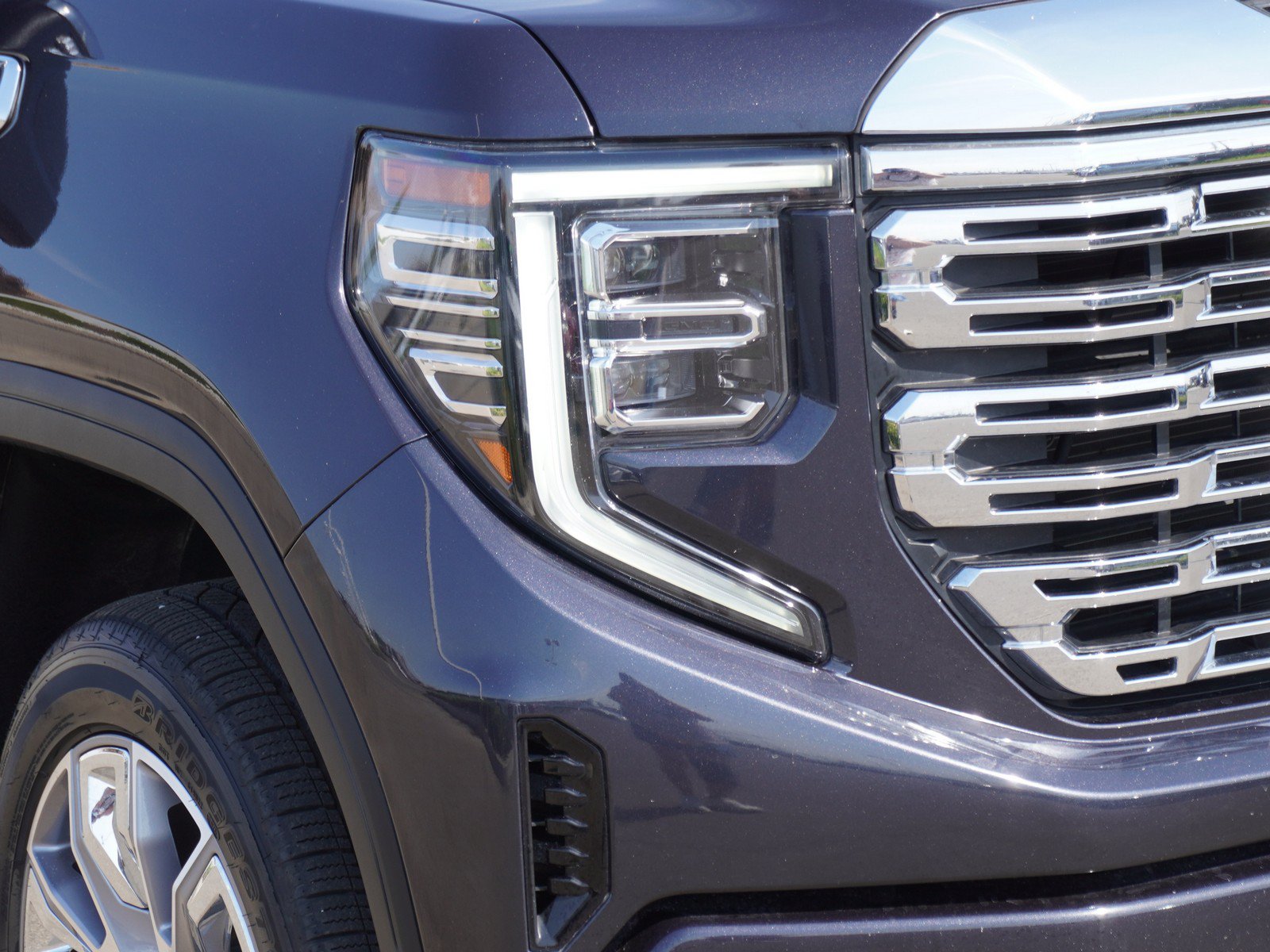 Used 2024 GMC Sierra 1500 Denali w/ Denali Reserve Package AWD/4WD image 3
