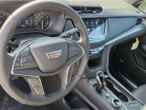 New 2026 Cadillac XT5 Luxury image 15