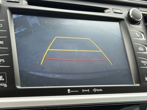 Used 2019 Toyota Highlander Limited FWD image 28