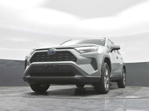 Used 2022 Toyota RAV4 XLE w/ XLE Grade Weather Package AWD/4WD image 23