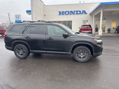 Used 2024 Honda Pilot TrailSport image 6