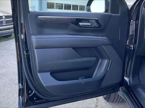Used 2025 Chevrolet Suburban Z71 AWD/4WD image 22
