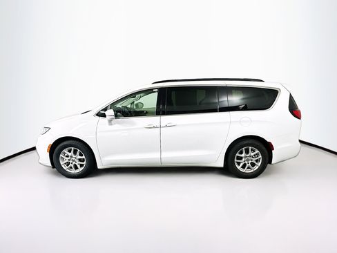 Used 2022 Chrysler Pacifica Touring-L image 4