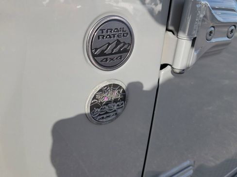 Used 2022 Jeep Gladiator Overland image 7