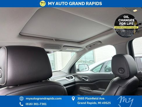 Used 2019 GMC Acadia SLT AWD/4WD image 5