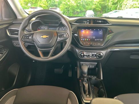 Used 2023 Chevrolet TrailBlazer LT w/ Convenience Package FWD image 16