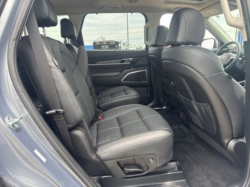 Used 2025 Kia Telluride EX w/ EX Captain's Chair Package FWD image 12