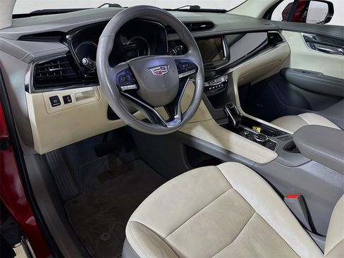 Used 2022 Cadillac XT6 Premium Luxury image 7
