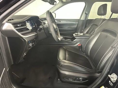Used 2023 Jeep Grand Cherokee 4WD 4xe image 11
