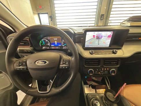 Used 2023 Ford Maverick Lariat FWD image 5