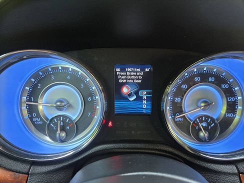Used 2012 Chrysler 300 Limited RWD image 3