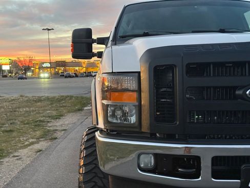 Used 2010 Ford F250 Lariat image 6