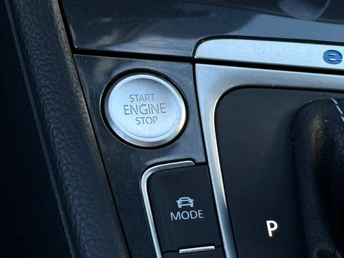 Used 2019 Volkswagen e-Golf SEL Premium FWD image 22