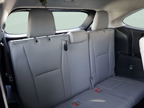 Used 2023 Toyota Highlander XLE AWD/4WD image 29