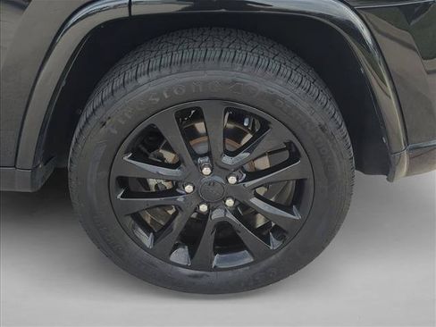 Used 2019 Jeep Grand Cherokee Altitude RWD image 21