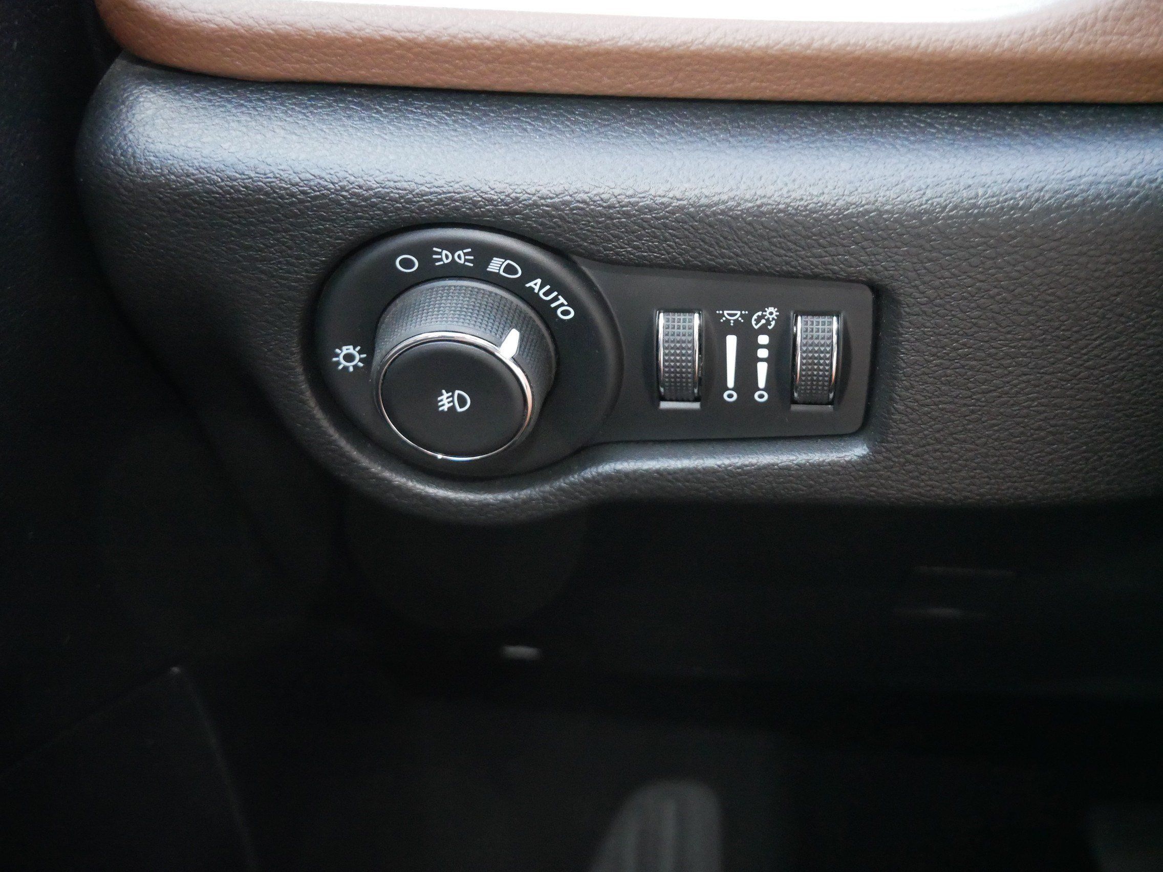 Used 2021 Chrysler Pacifica Limited w/ Uconnect Theater Family Group AWD/4WD image 26