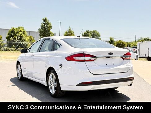 Used 2018 Ford Fusion SE w/ Equipment Group 602A FWD image 9