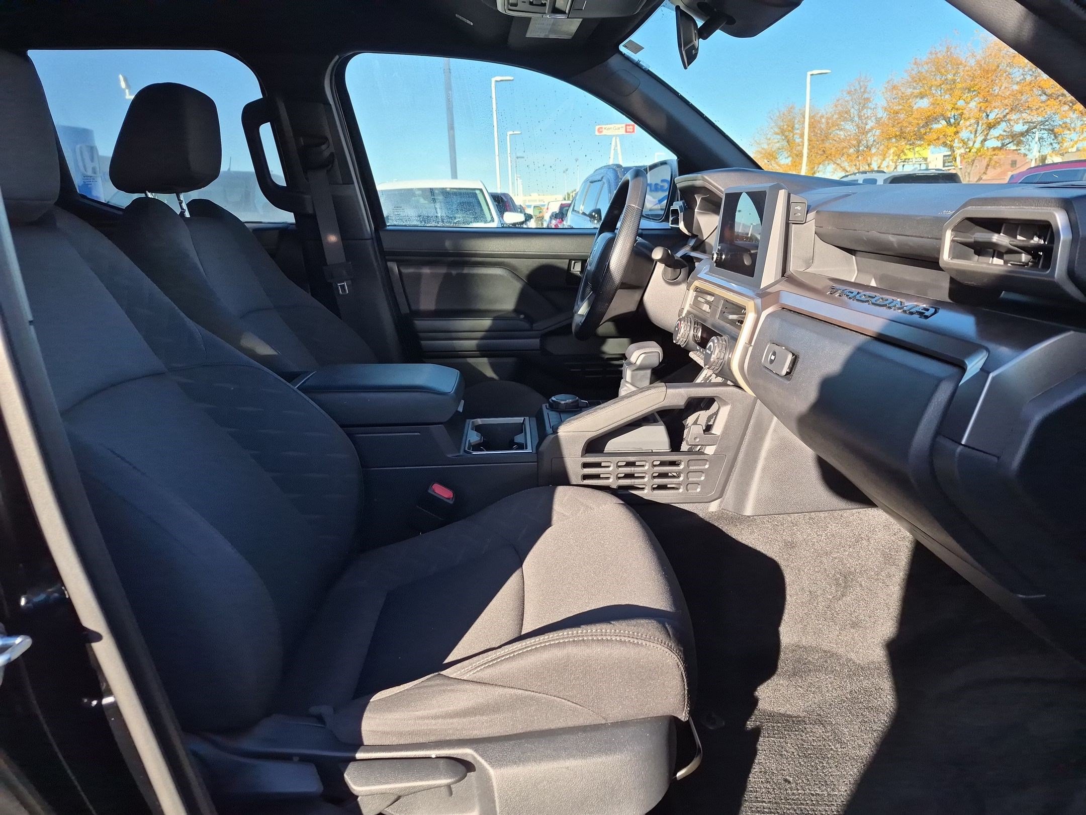 Used 2025 Toyota Tacoma SR5 AWD/4WD image 30
