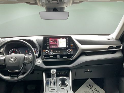 Used 2020 Toyota Highlander XLE image 20