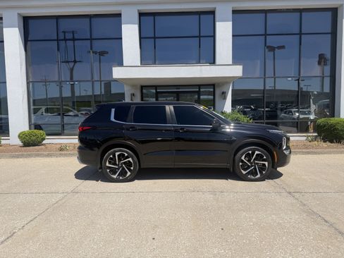 Used 2022 Mitsubishi Outlander SE AWD/4WD image 3