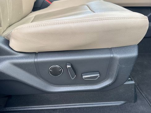 Used 2024 Ford Expedition Limited image 24