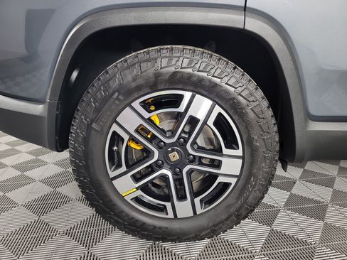 Used 2022 Rivian R1S Launch Edition image 12
