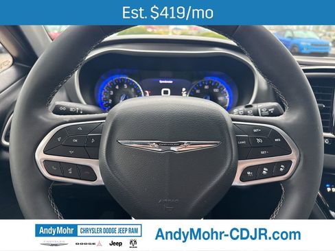 Used 2025 Chrysler Pacifica Select image 14