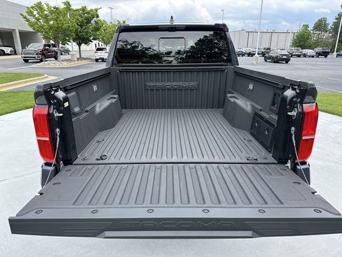 Certified 2025 Toyota Tacoma Limited AWD/4WD image 32