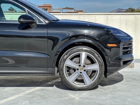 Certified 2024 Porsche Cayenne AWD/4WD image 35