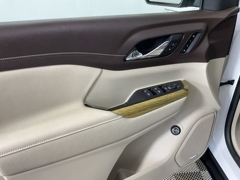 Used 2019 GMC Acadia Denali w/ Technology Package AWD/4WD image 17