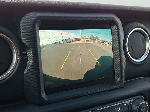 Used 2023 Jeep Wrangler Sahara w/ Cold Weather Group image 21