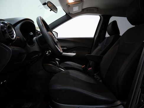 Used 2018 Nissan Kicks SV image 12