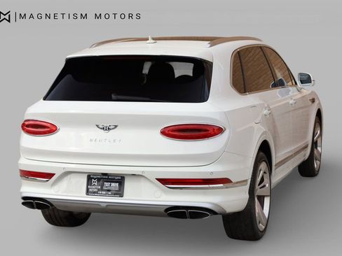 Used 2023 Bentley Bentayga Extended Wheelbase image 7