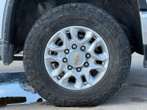 Used 2024 Chevrolet Silverado 2500 LT image 11