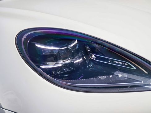 Used 2024 Porsche Macan image 10