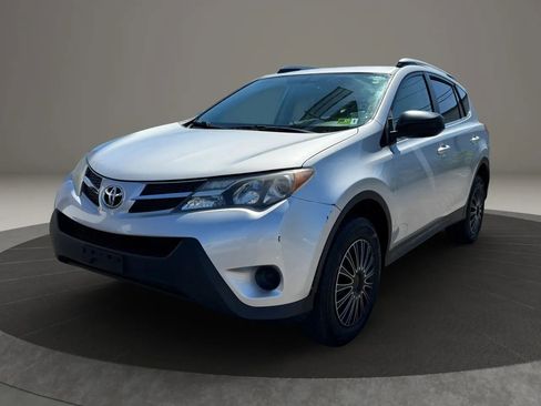 Used 2015 Toyota RAV4 LE image 2