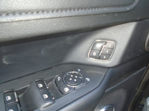 Used 2019 Ford Expedition XLT w/ Equipment Group 202A AWD/4WD image 18