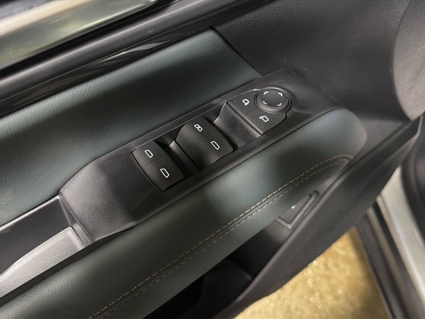 New 2027 GMC Terrain AT4 w/ Convenience Package III AWD/4WD image 11