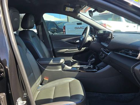 Used 2024 Buick Envista Sport Touring w/ Convenience I Package FWD image 10