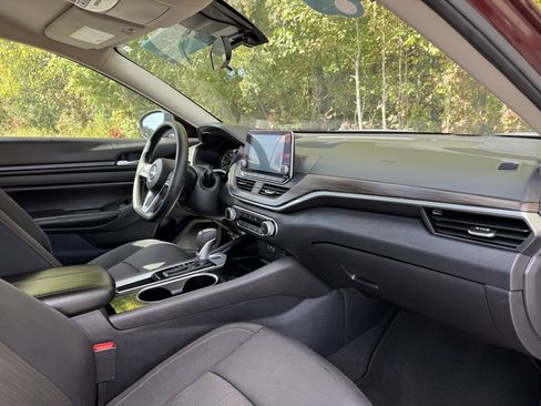 Used 2024 Nissan Altima 2.5 SV image 22