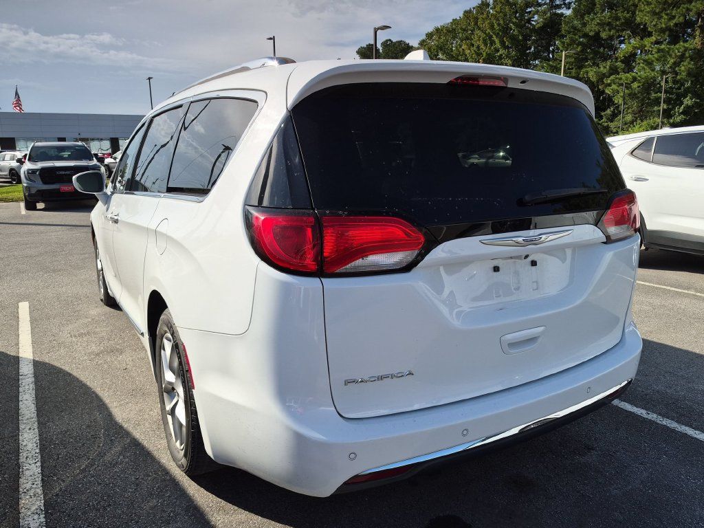 Used 2018 Chrysler Pacifica Touring-L Plus w/ Tire & Wheel Group FWD image 7