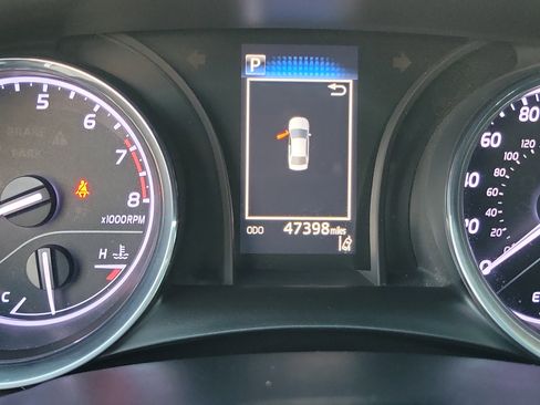 Used 2019 Toyota Camry LE image 10