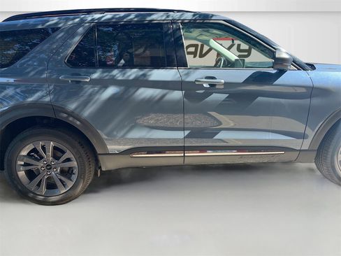 Used 2025 Ford Explorer Active w/ Active Comfort Package image 8