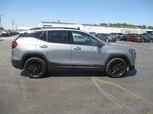 Used 2023 GMC Terrain SLT w/ Elevation Edition FWD image 5