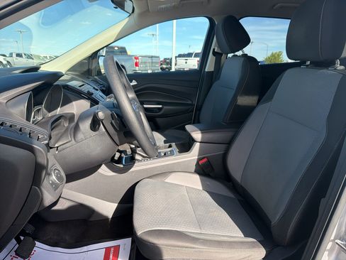 Used 2017 Ford Escape SE w/ SE Cold Weather Package AWD/4WD image 9