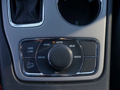 Used 2019 Jeep Grand Cherokee Limited image 20