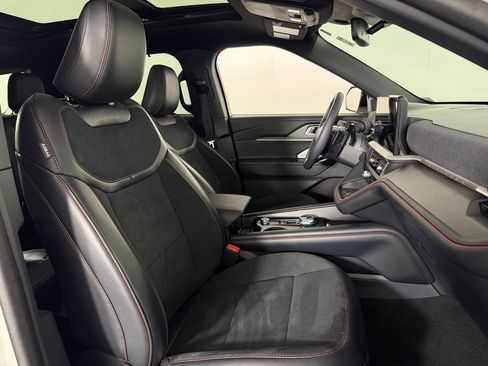 Used 2025 Ford Explorer ST AWD/4WD image 35