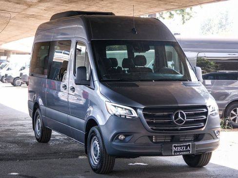 Used 2024 Mercedes-Benz Sprinter 2500 image 3