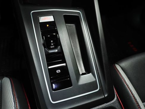 Used 2022 Volkswagen GTI SE FWD image 19